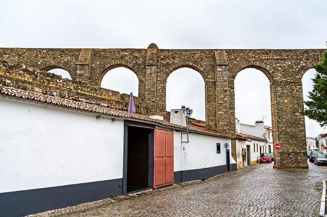 Evora aqueduct